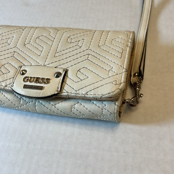 GUESS QUILTED WHITE WALLET - Picture 2 of 16